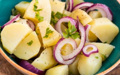 Salade de pommes de terre alsacienne : un voyage de traditions dans votre assiette !