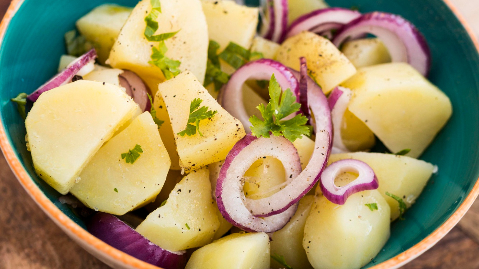 Salade de pommes de terre alsacienne : un voyage de traditions dans votre assiette !